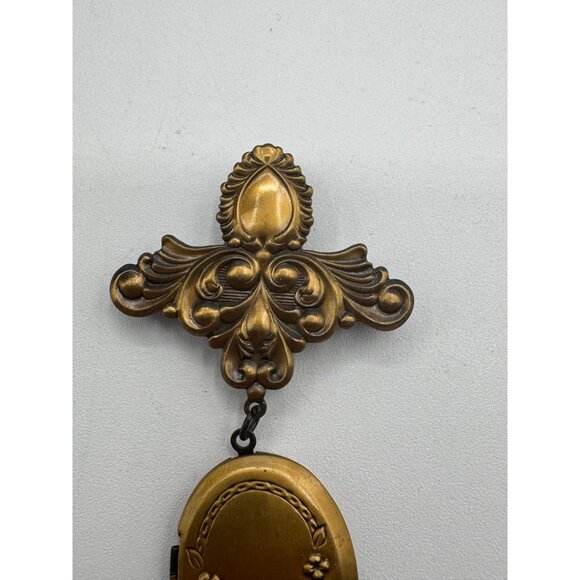 Romantic Vintage Locket Brooch Antiqued Gold Tone Floral Etched Oval Locket-Keep - Picture 3 of 6